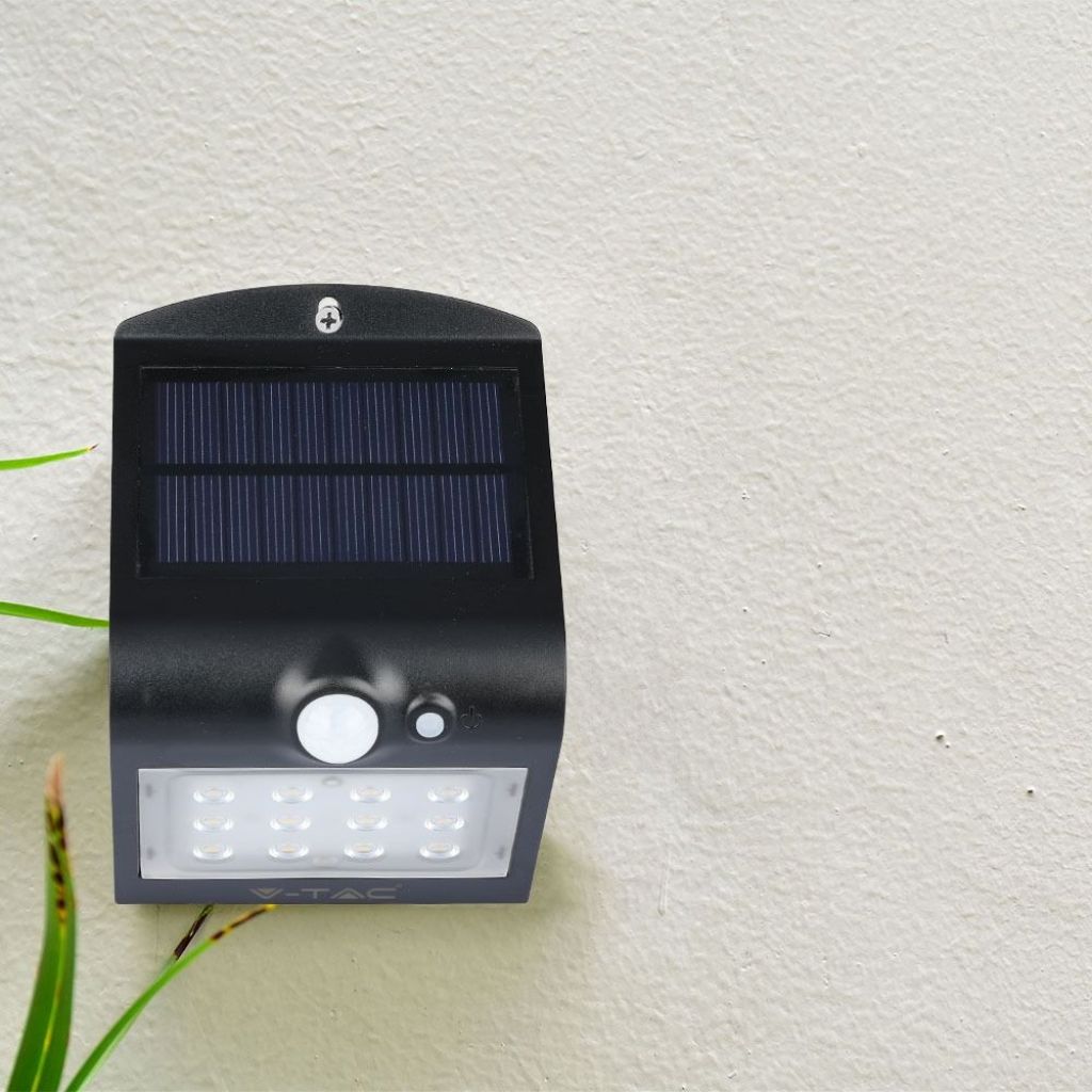 1.5W LED Solar Lamp Black