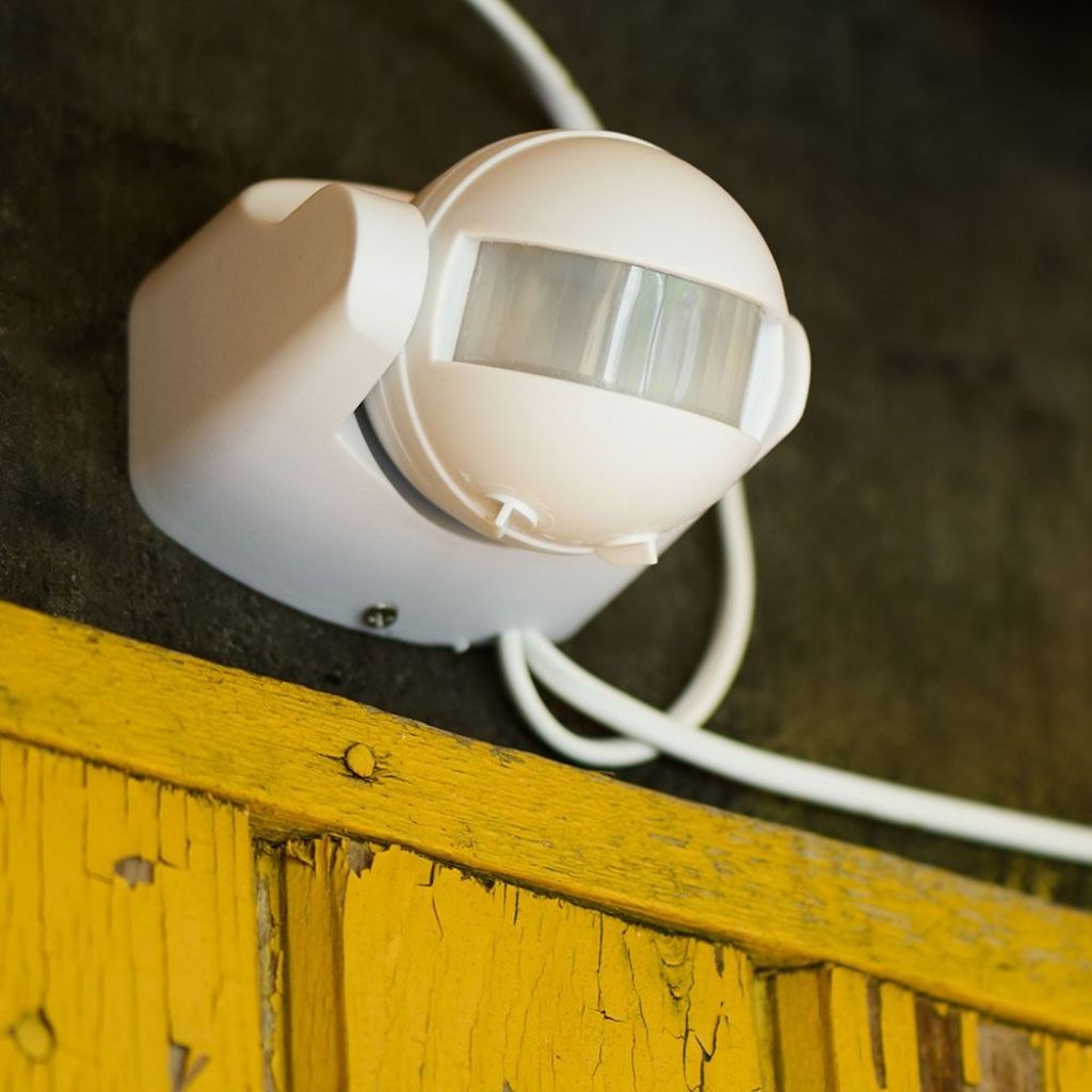 Motion sensor PIR White Wall-mounted 180 angle/up to 12m/up to 1200w